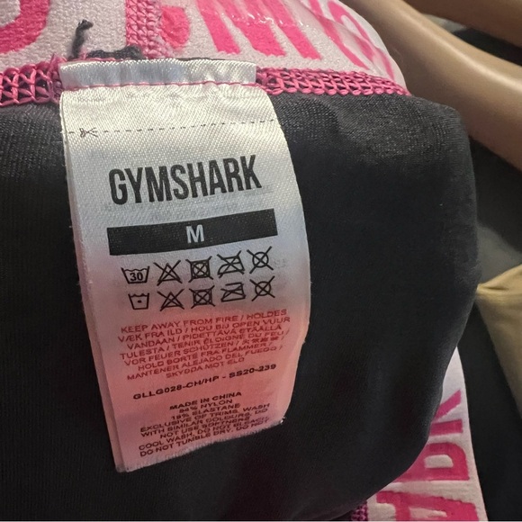 3/$30 🍂 Gymshark Grey Leggings with Vibrant Pink Waistband - Picture 10 of 10